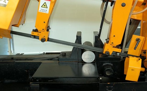 陆川数控带锯床自动送料精度会出现偏差吗？